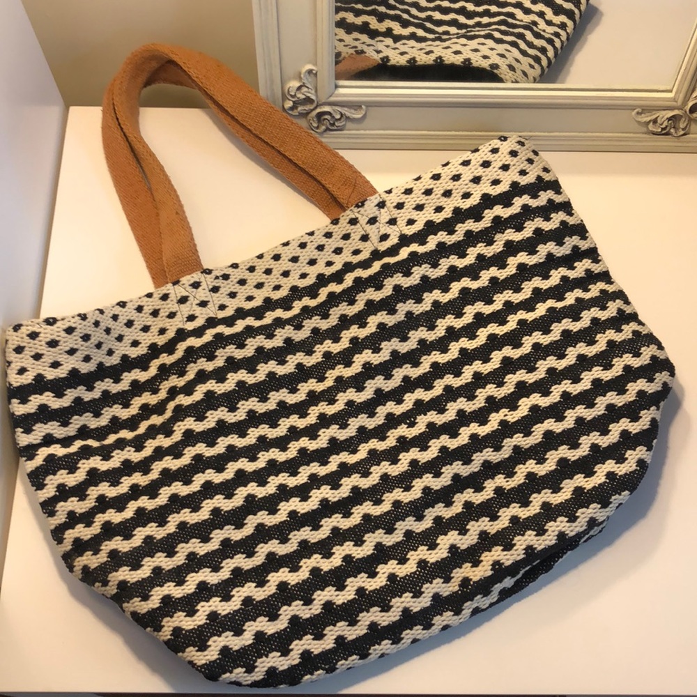 STRIPED XL WOVEN TOTE